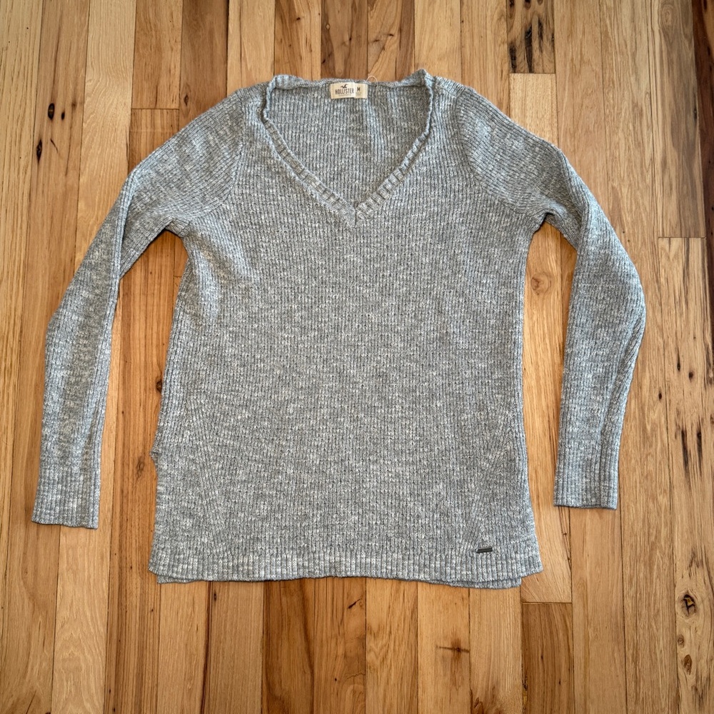 Hollister V-Neck Heather Grey Knit Sweater